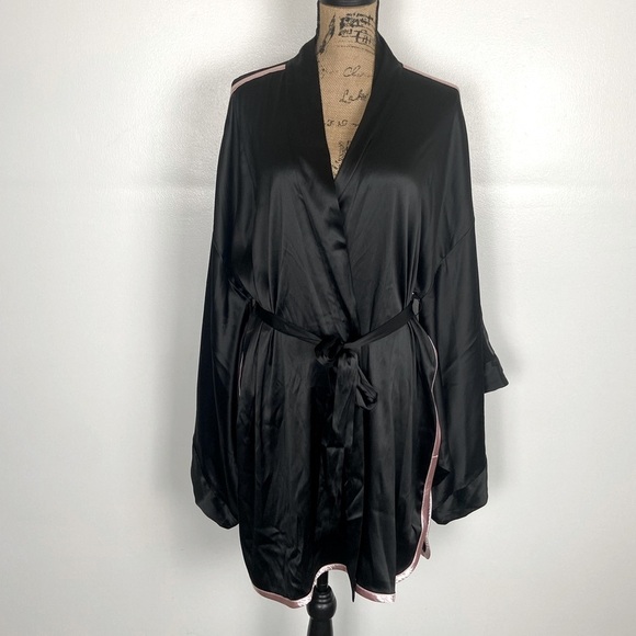 Victoria’s Secret Satin Silky Kimono Robe Size M/L Black Sheer Trim Long Sleeve - Picture 1 of 12